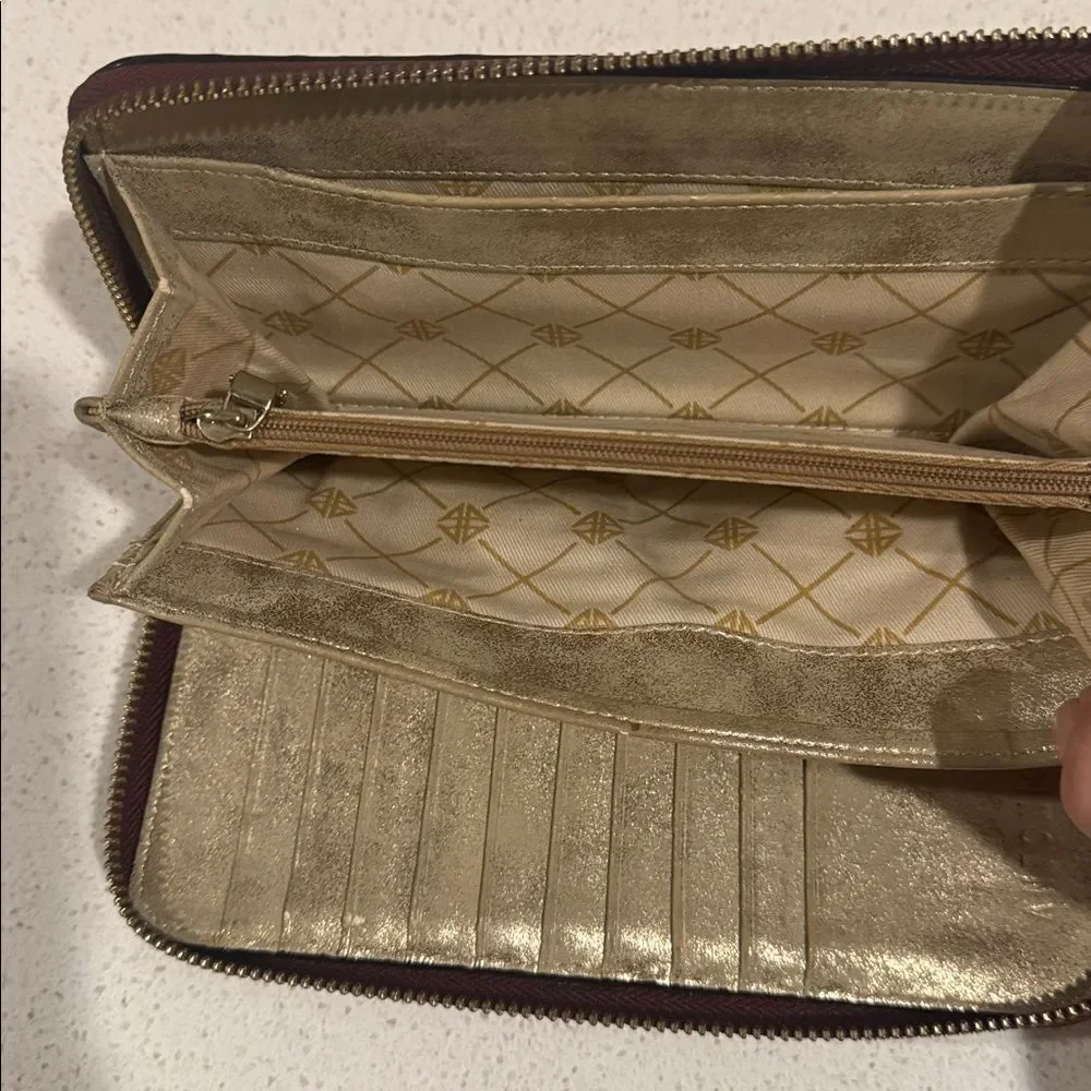 ANTONIO MELANI Gorgeous Burgundy Leather Croc Embossed Gold Lined Wallet Chic